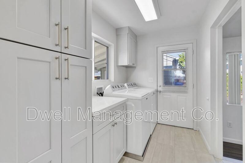 8776 Jefferson Ave - Photo 5 of 33