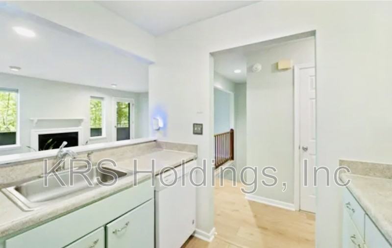 1248 Clifden Grn - Photo 2 of 8