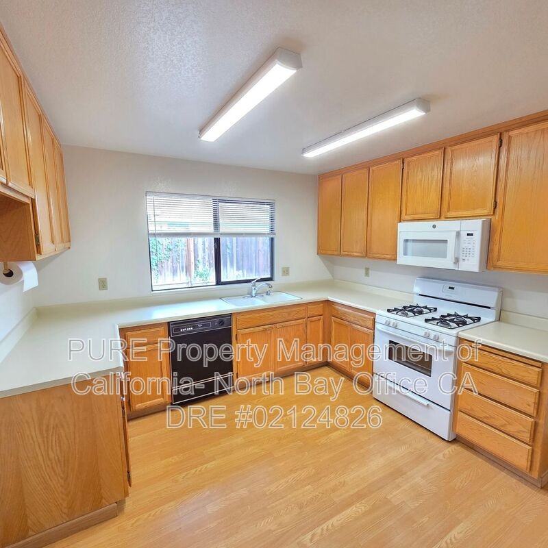 1641 Rainier Ave - Photo 3 of 17