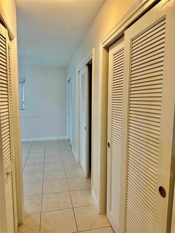 300 Ne 12th Ave #101 - Photo 6 of 22