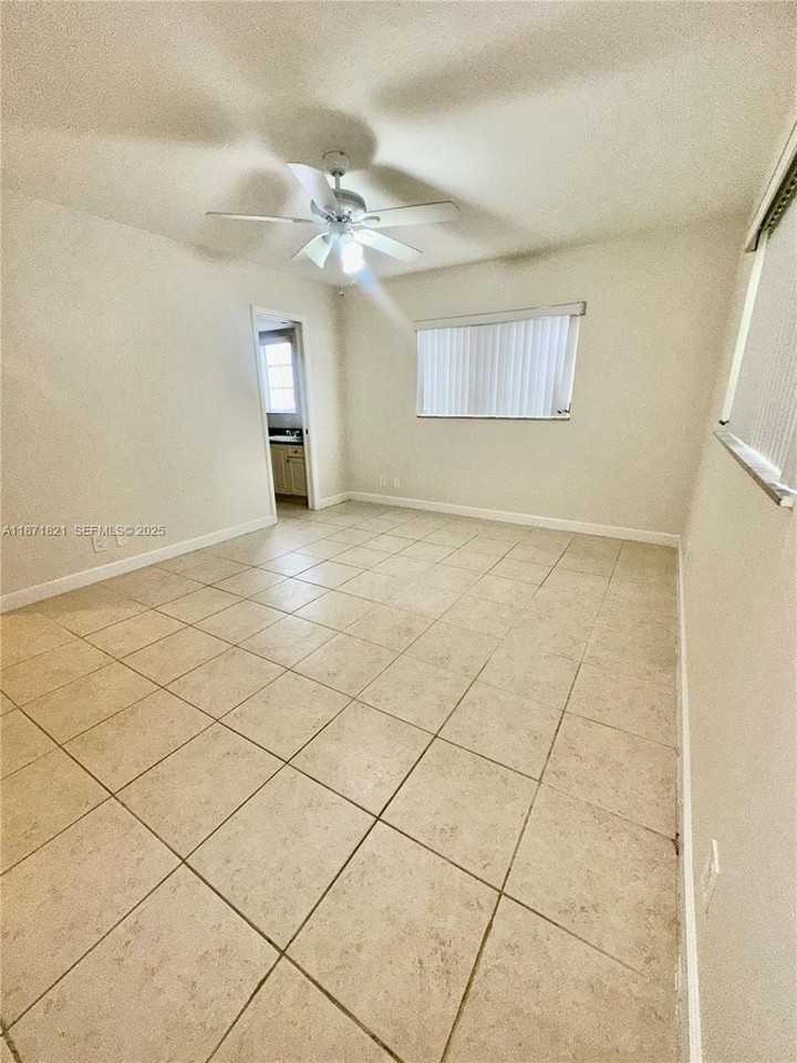 300 Ne 12th Ave #101 - Photo 7 of 22