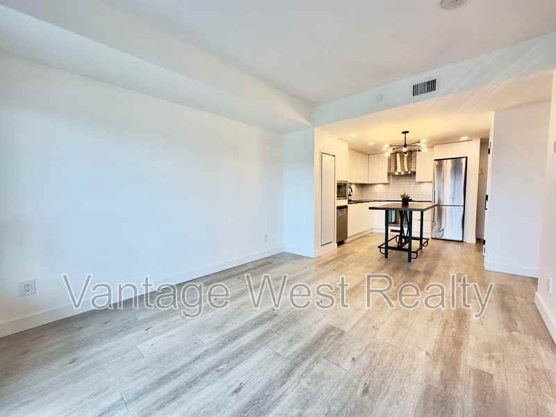 1101 St. Paul St #205 - Photo 4 of 15