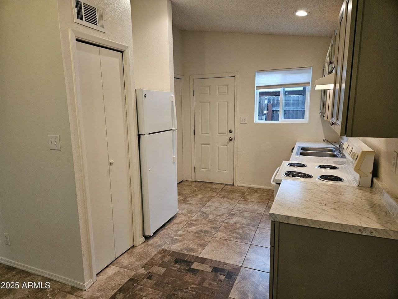 6245 E Glencove Cir #4 - Photo 3 of 16