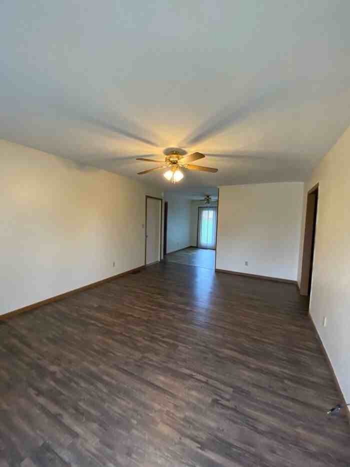 1610 Country Walk Ct - Photo 3 of 9