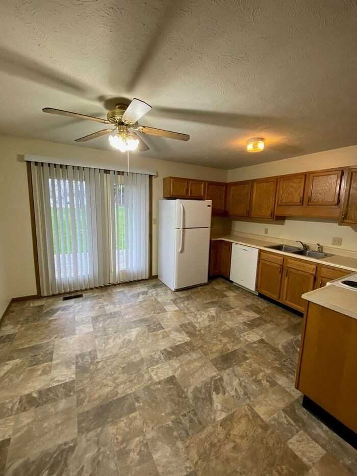 1610 Country Walk Ct - Photo 4 of 9