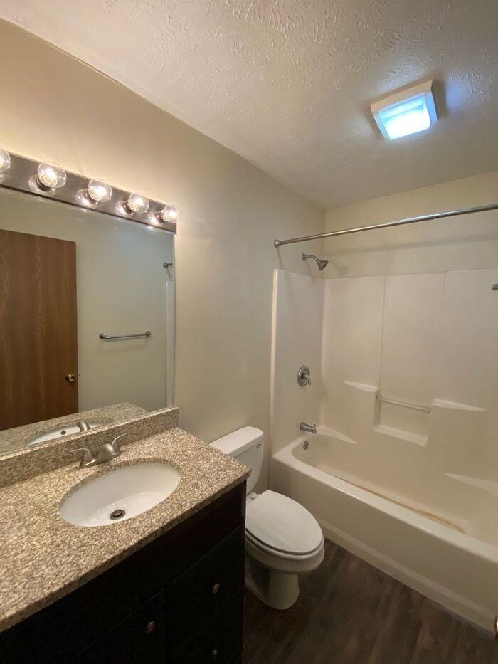 1610 Country Walk Ct - Photo 5 of 9