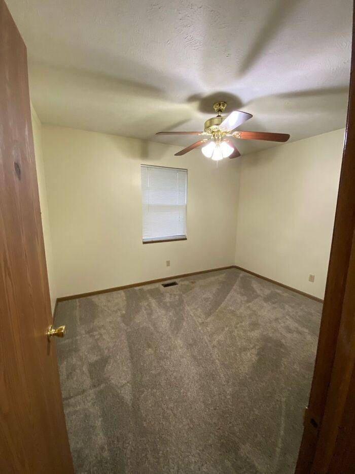 1610 Country Walk Ct - Photo 7 of 9