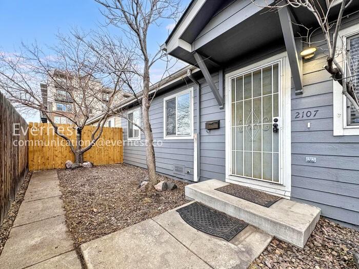 2107 S Acoma St - Photo 2 of 22