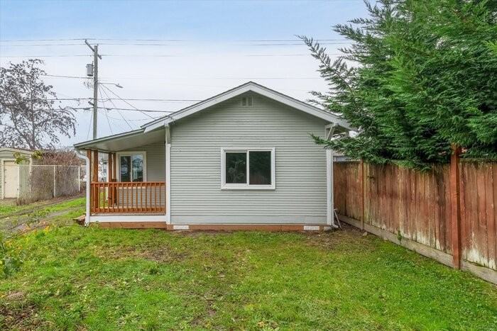 328 18th Ave - Photo 2 of 36
