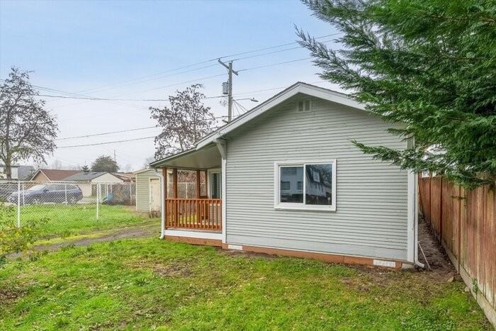 328 18th Ave - Photo 3 of 36