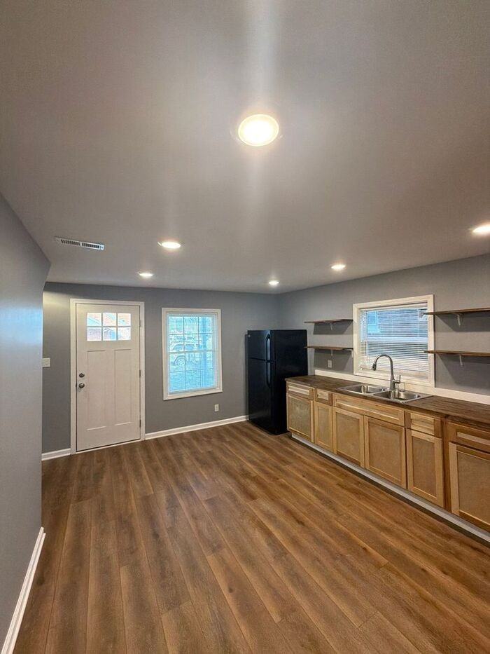 1702 Bicknell Ave - Photo 2 of 25