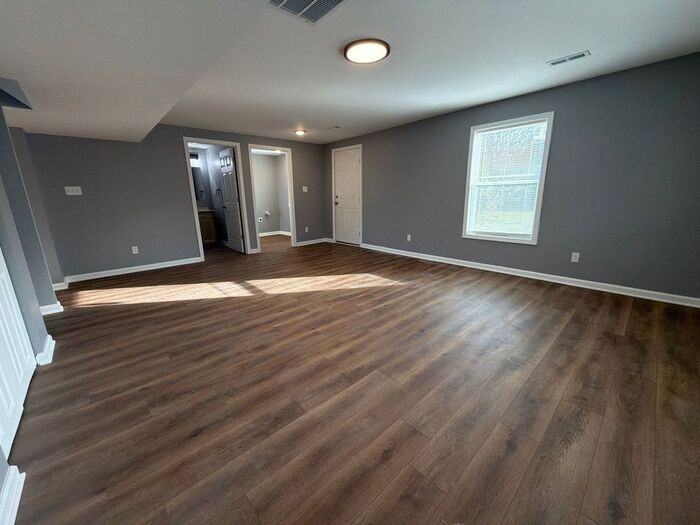 1702 Bicknell Ave - Photo 4 of 25