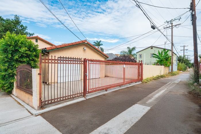 3738 S Normandie Ave #3738 - Photo 7 of 47