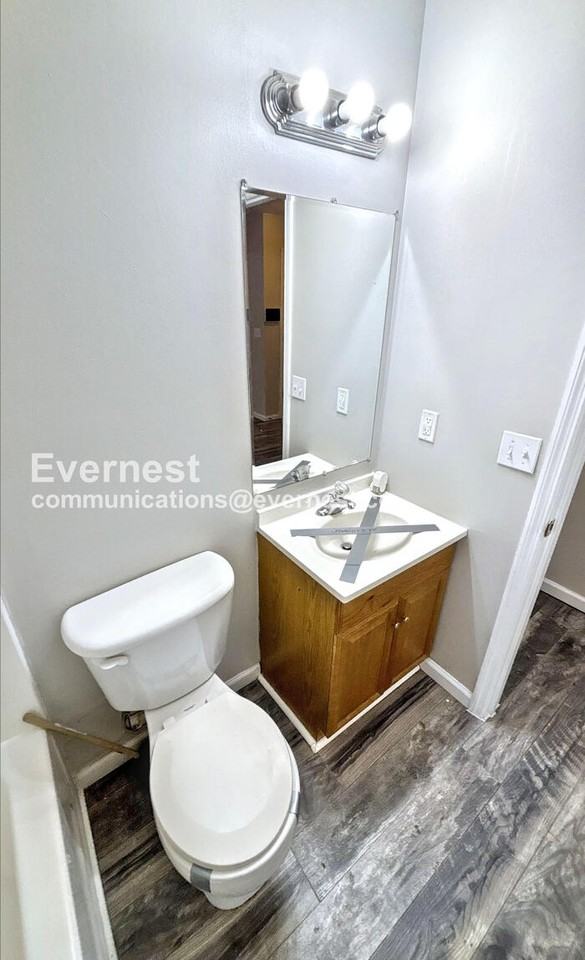 5821 Weeks Ave - Photo 5 of 18