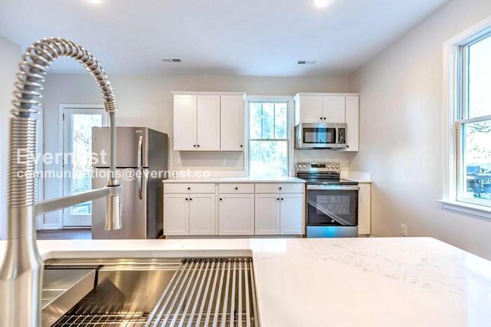 115 Pine St #117 - Photo 3 of 15