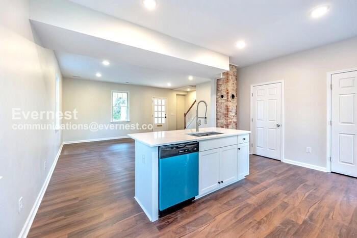 115 Pine St #117 - Photo 5 of 15