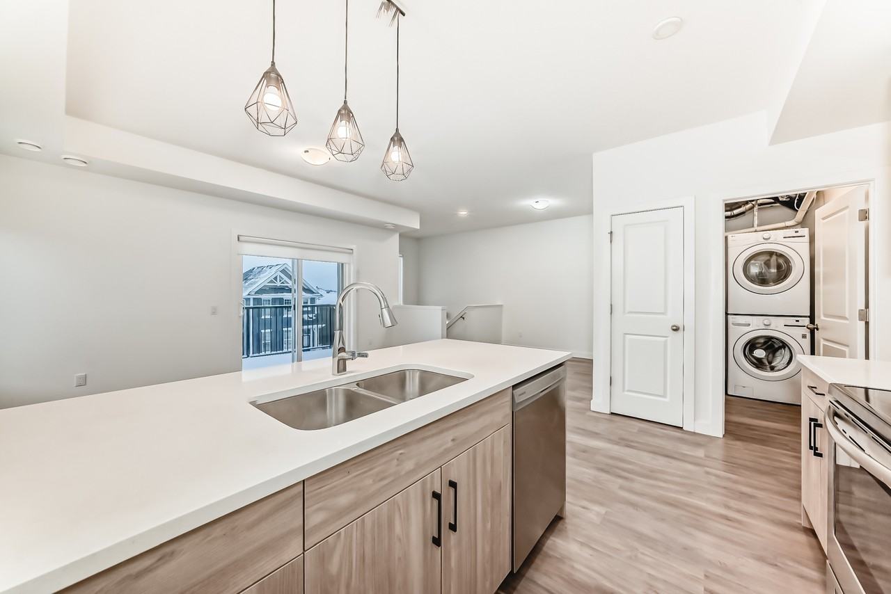 VARUNA TOWNHOMES - Photo 3 of 12