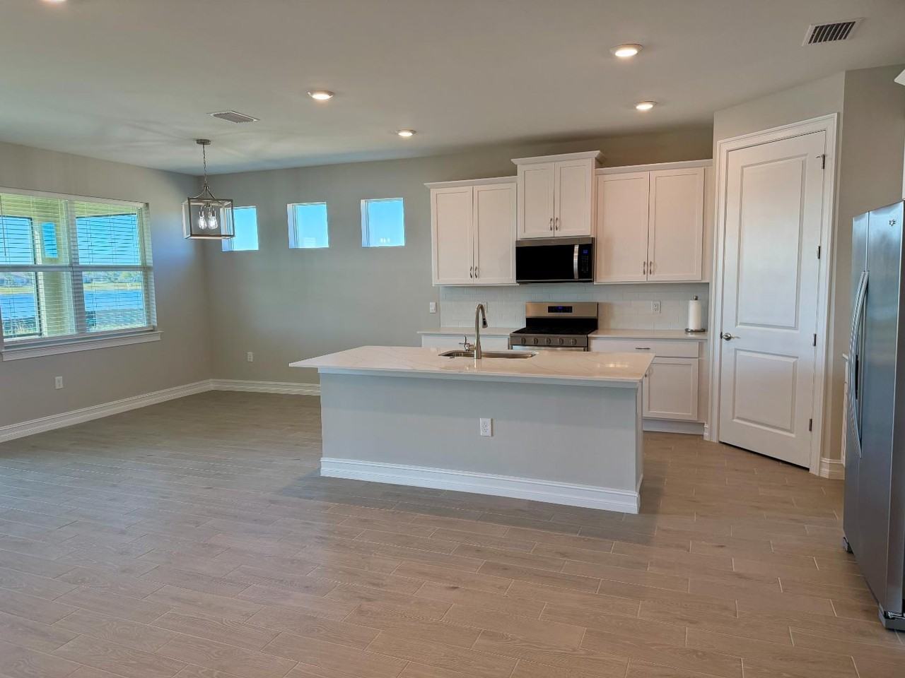 17827 Shade Tree Loop - Photo 4 of 20