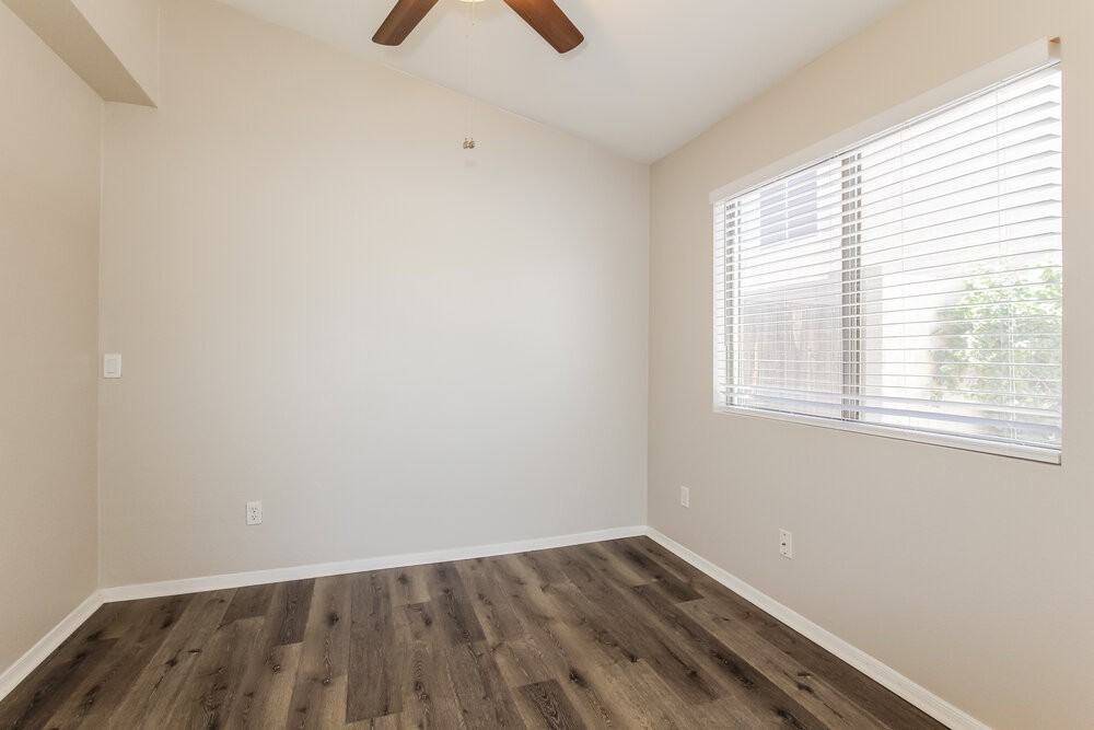 12821 W Crocus Dr - Photo 4 of 16