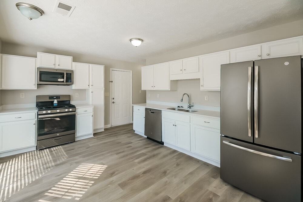 3453 Columbia Pkwy - Photo 7 of 18