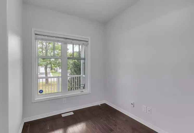 1507 Crimson Cres #1 - Photo 5 of 30