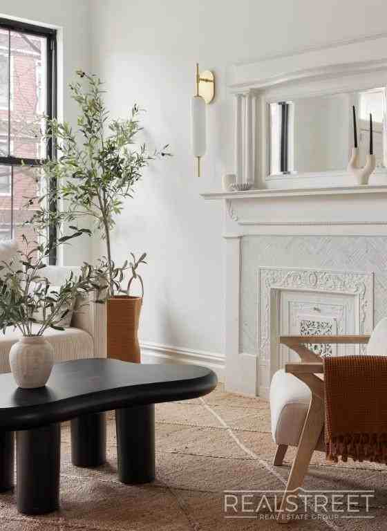 16 Goodwin Pl #2 - Photo 7 of 20