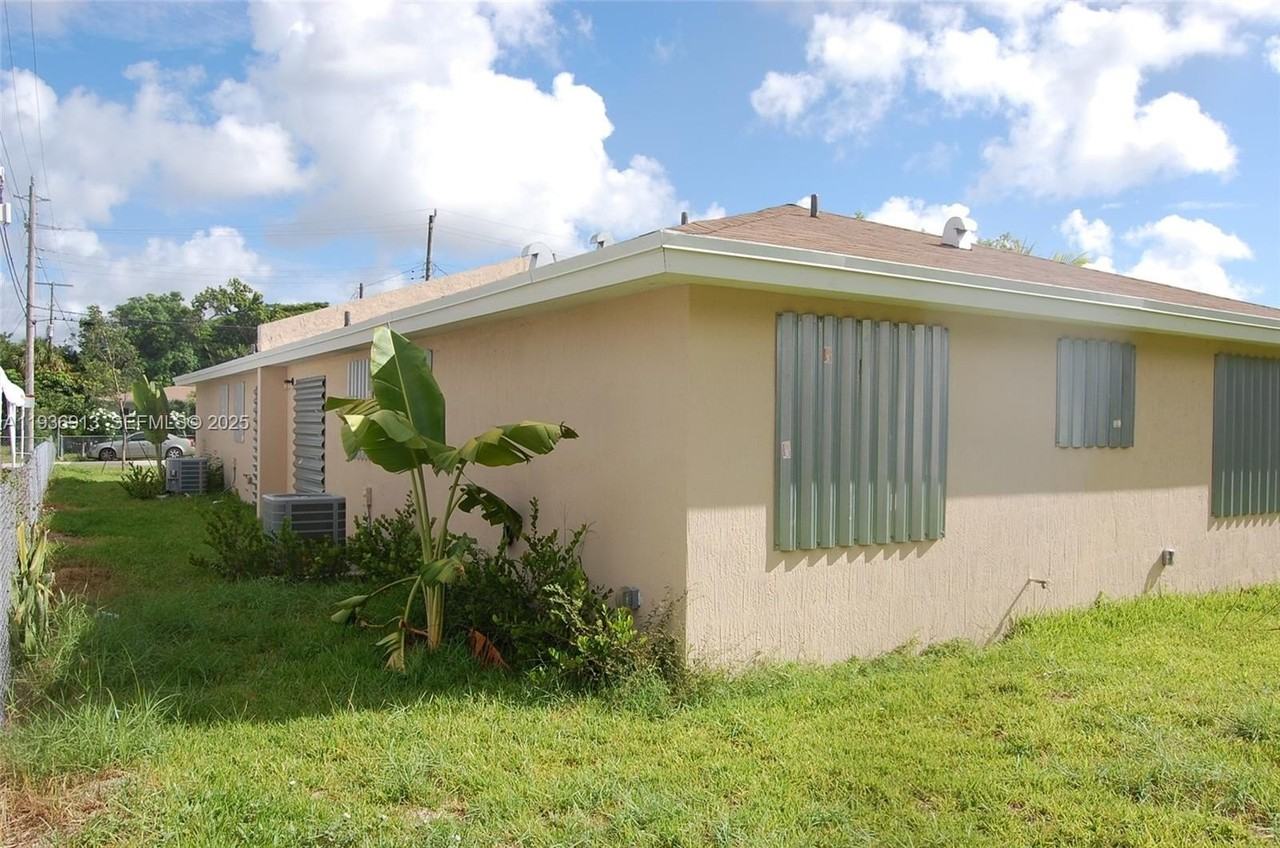 2184 Nw 63rd St #2 - Photo 5 of 34