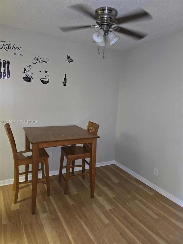 314 S J St #7 - Photo 4 of 12