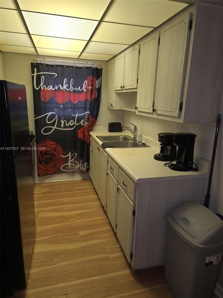 314 S J St #7 - Photo 6 of 12