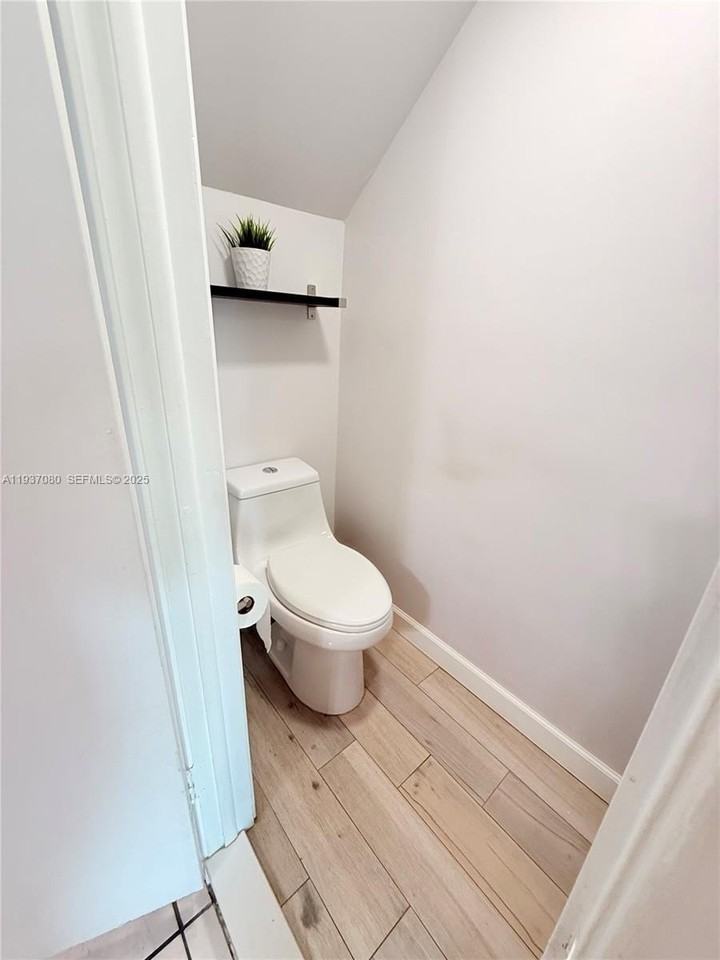 2162 W 60th St #14203 - Photo 5 of 15
