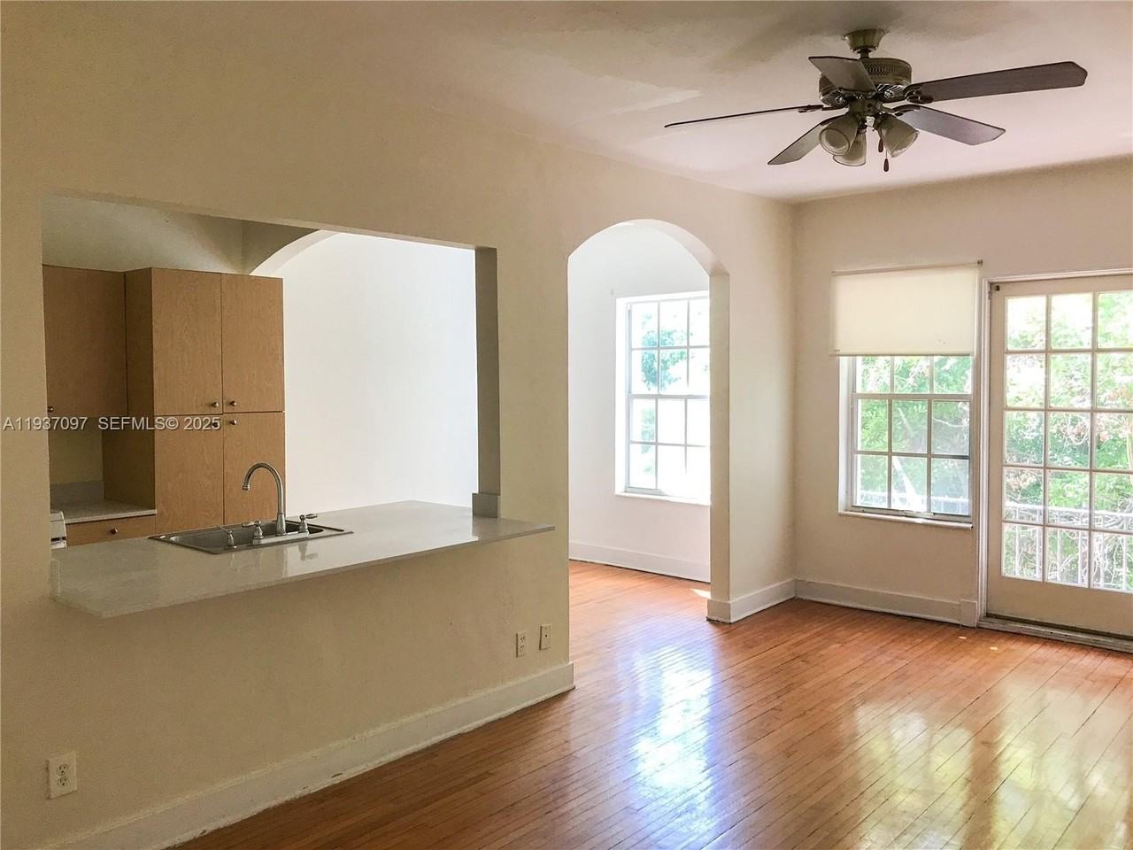 700 W 51st St #5 - Photo 5 of 8