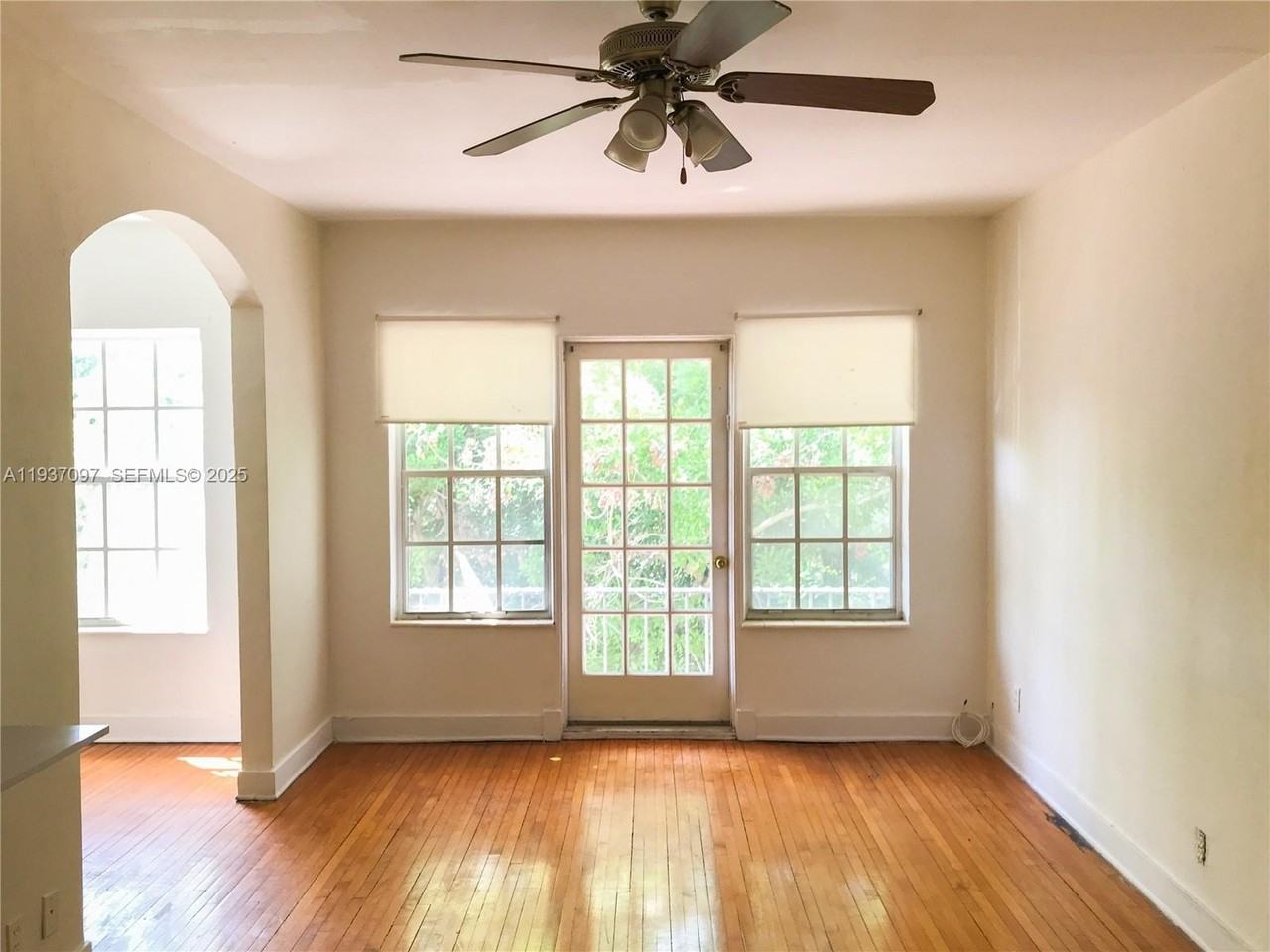 700 W 51st St #5 - Photo 6 of 8