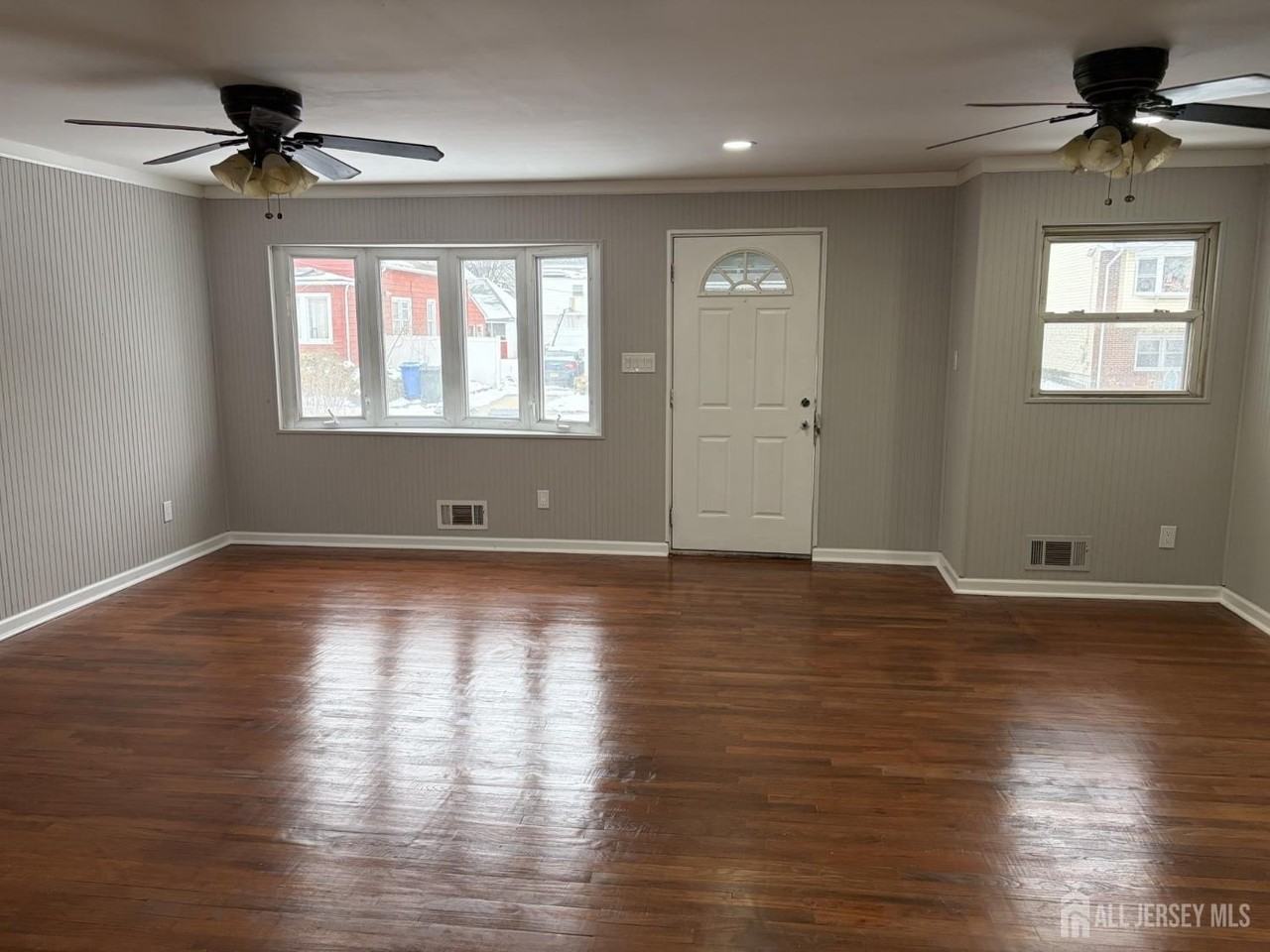 162 Holly St - Photo 3 of 13