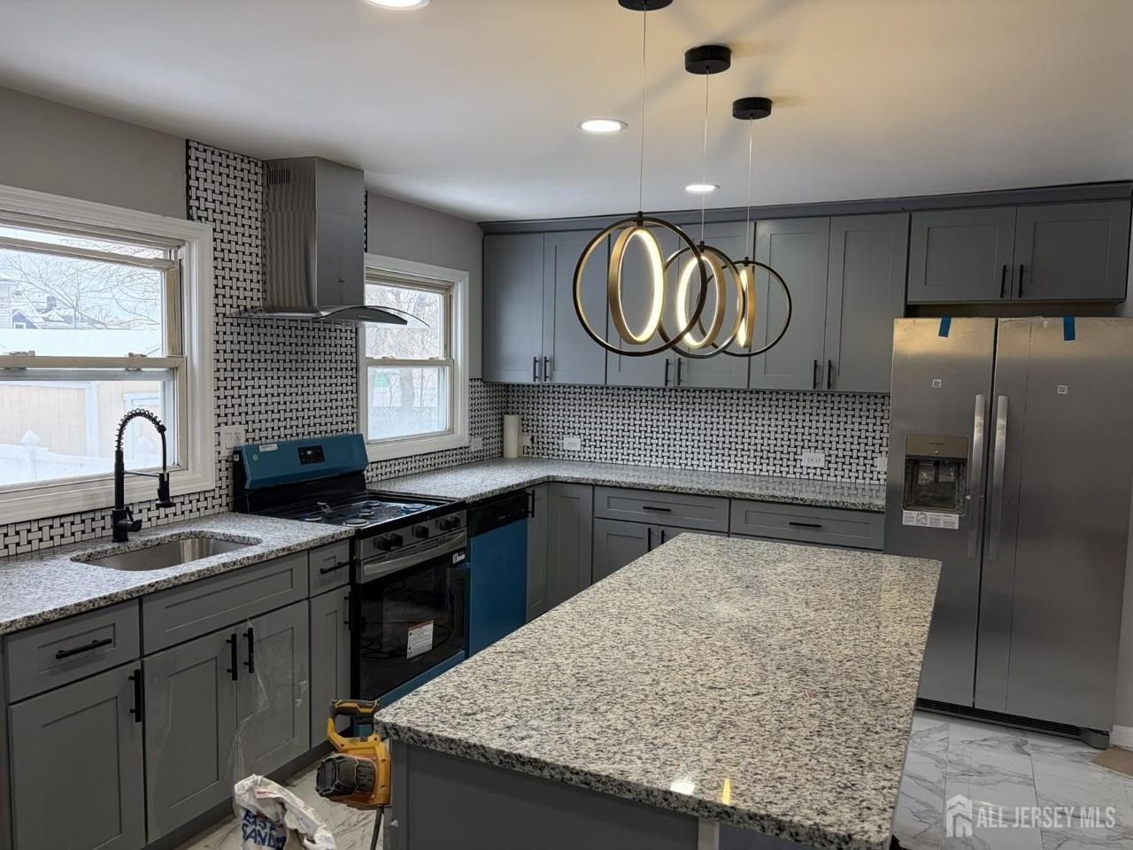 162 Holly St - Photo 4 of 13