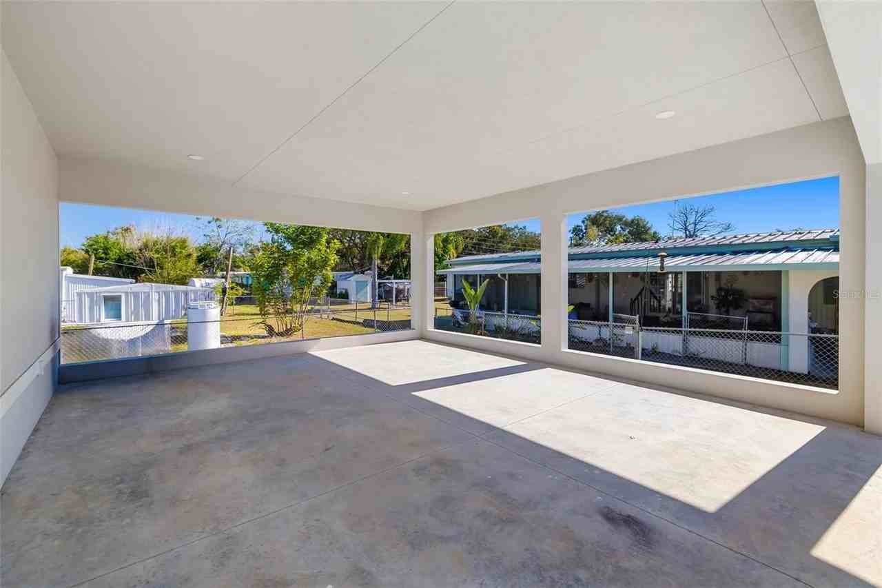 118 Ruby Ave N - Photo 6 of 36