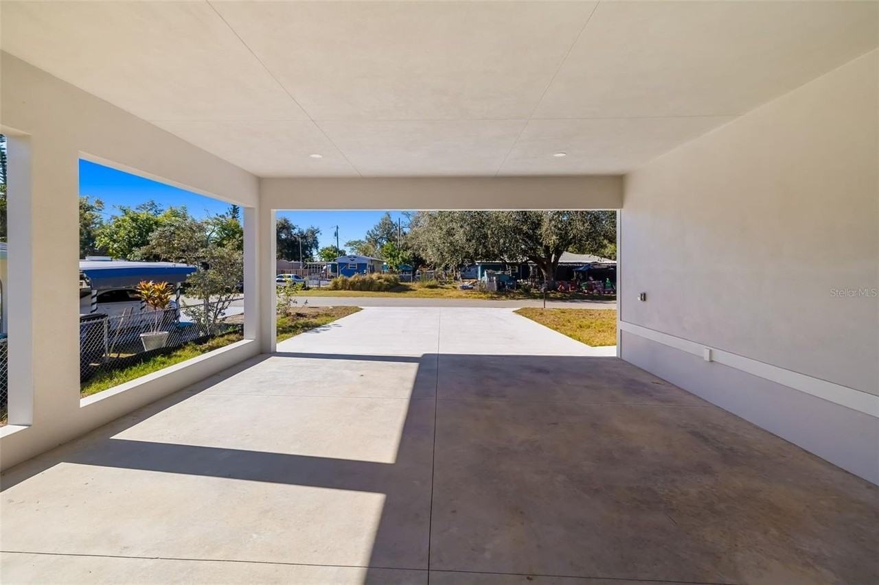 118 Ruby Ave N - Photo 7 of 36