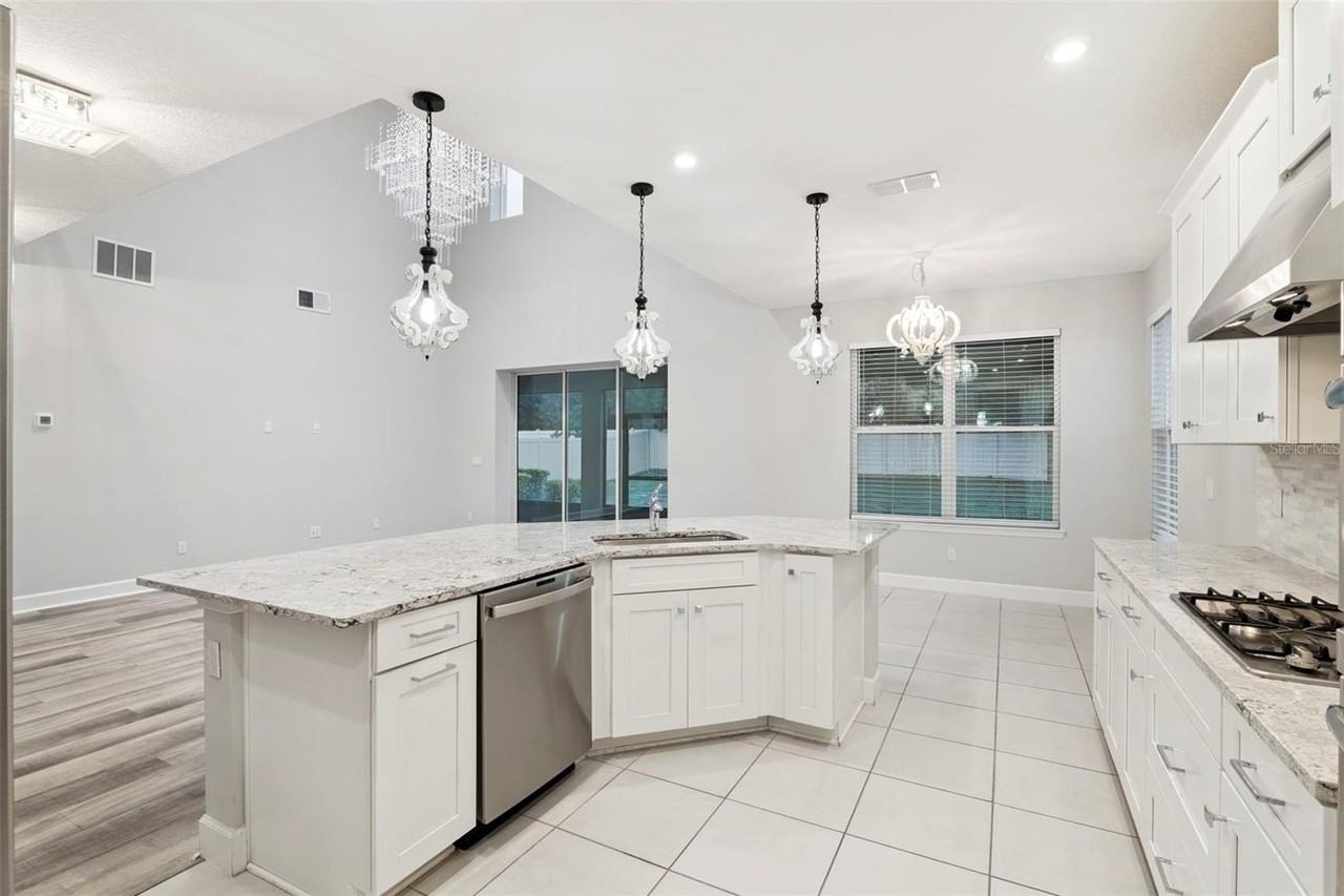 1085 Lakeside Estates Dr - Photo 7 of 28