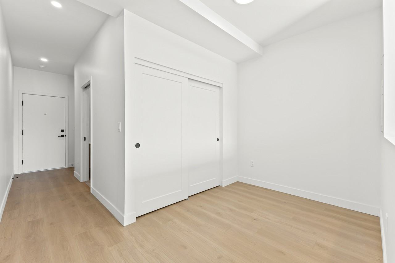 6005 Boulevard De Maisonneuve Ouest #108 - Photo 5 of 8