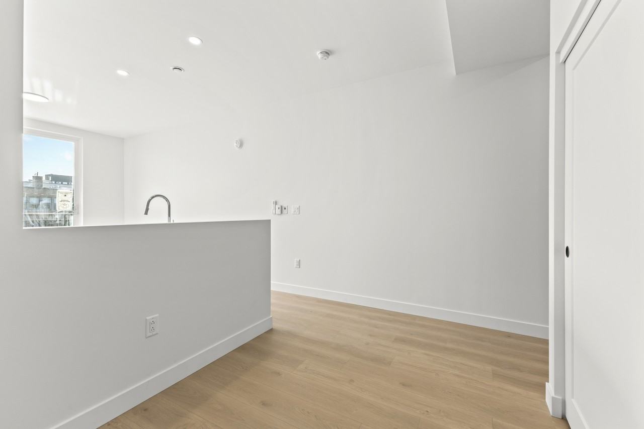 6005 Boulevard De Maisonneuve Ouest #108 - Photo 6 of 8