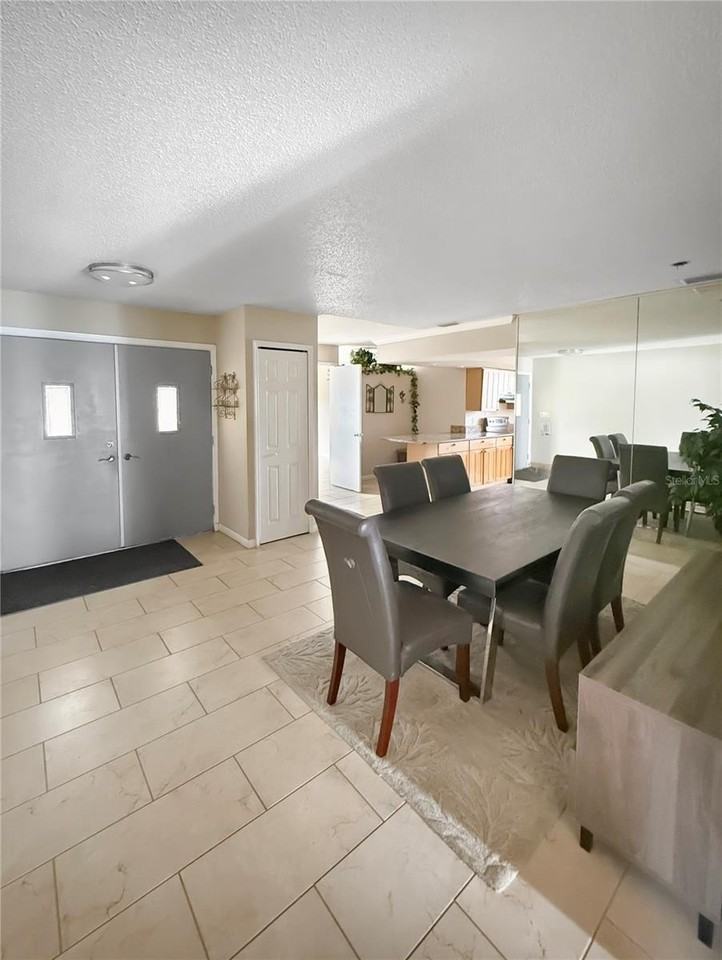 257 S Fairbairn Dr - Photo 3 of 14