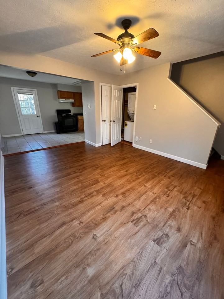 910 Ann Marie Dr - Photo 2 of 10