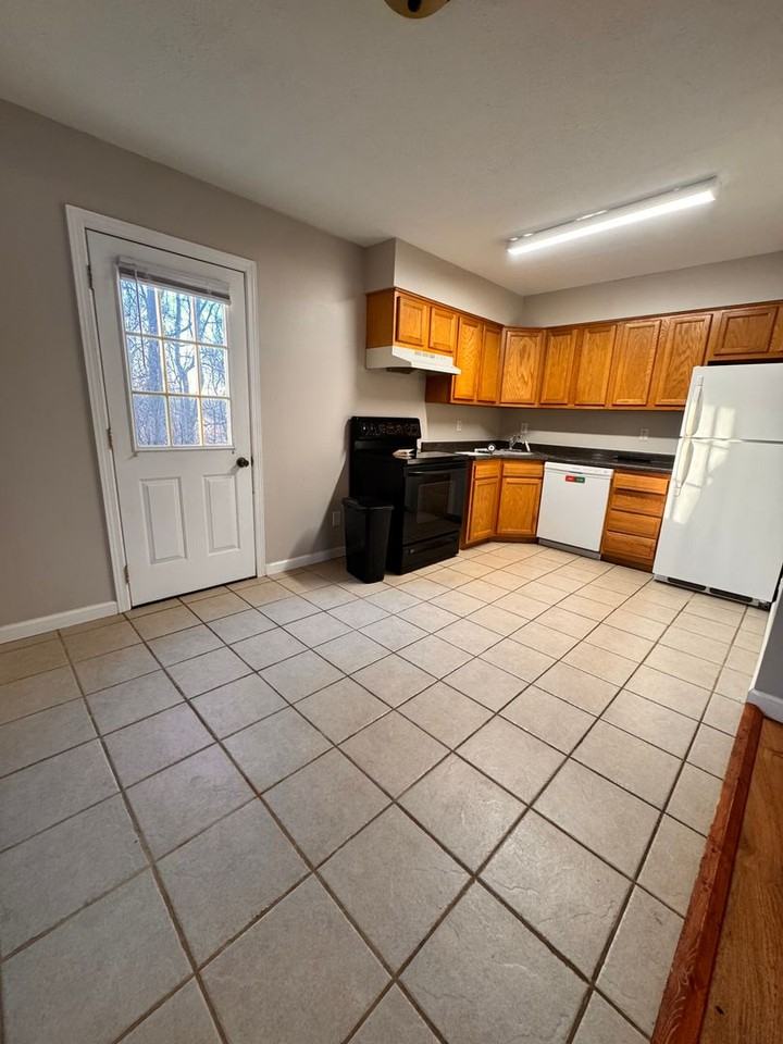 910 Ann Marie Dr - Photo 4 of 10