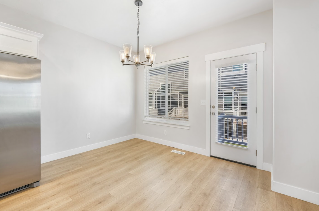 1048 N Freeman Dr - Photo 3 of 13