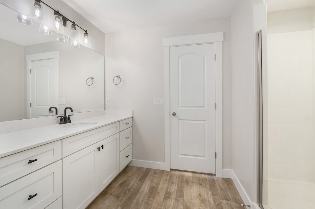 1048 N Freeman Dr - Photo 7 of 13