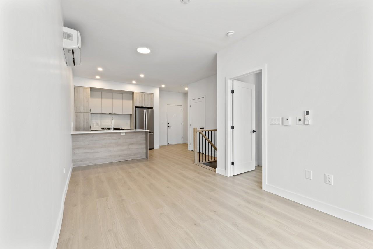 5775 Maisonneuve Boulevard West #109 - Photo 4 of 10