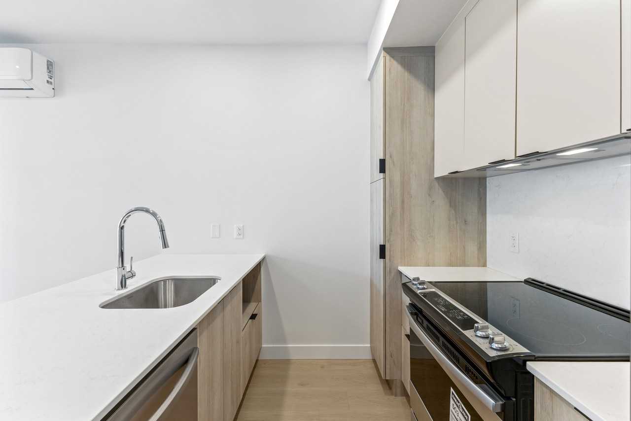 5775 Maisonneuve Boulevard West #109 - Photo 2 of 10