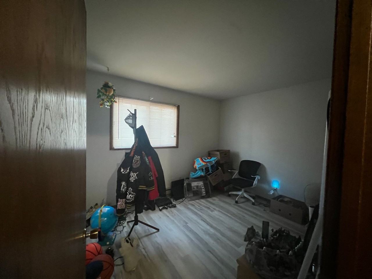 915 Genrich St - Photo 5 of 8