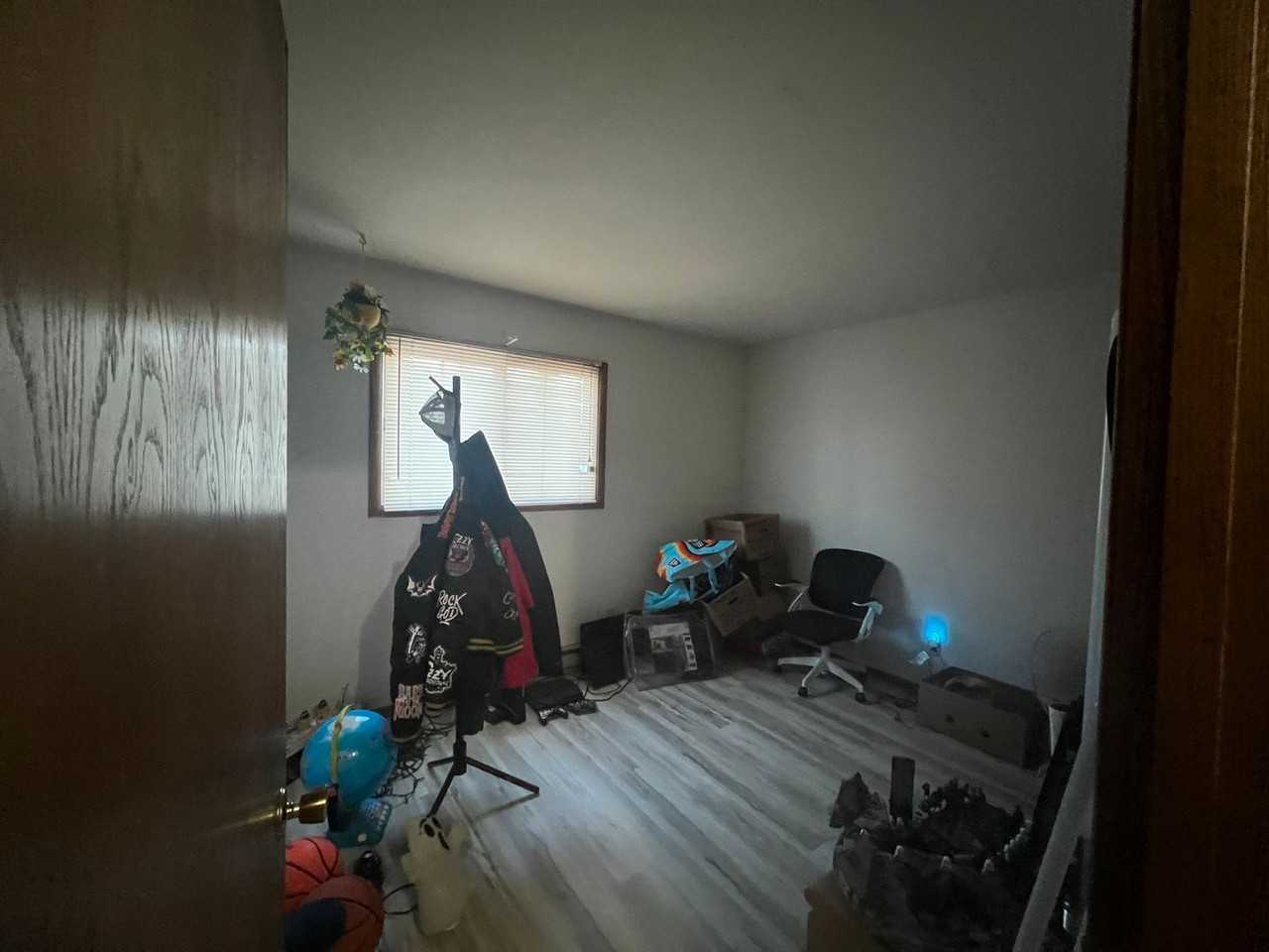 915 Genrich St - Photo 6 of 8