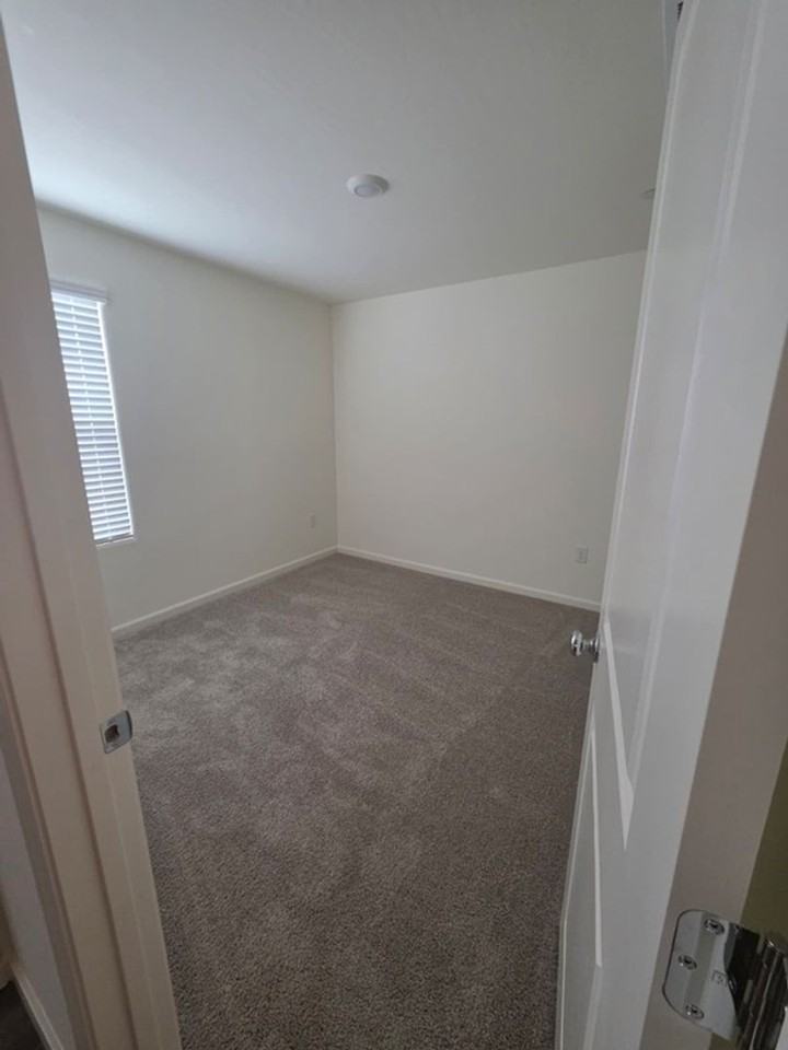 8801 Scintilla Ave - Photo 5 of 7