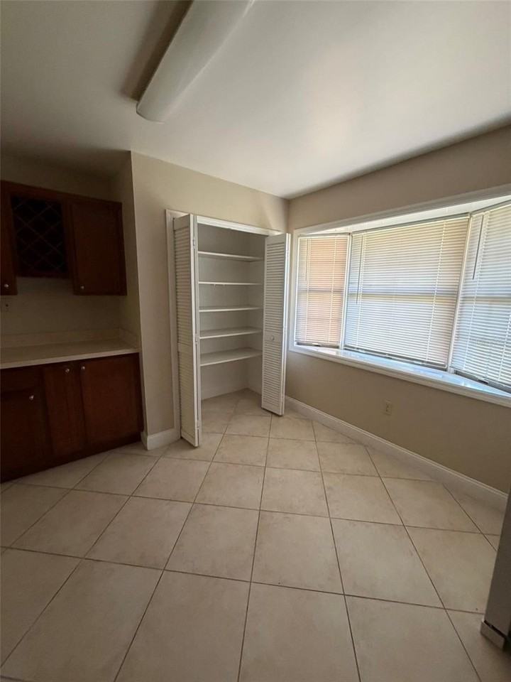 1120 Monroe Ave - Photo 7 of 27